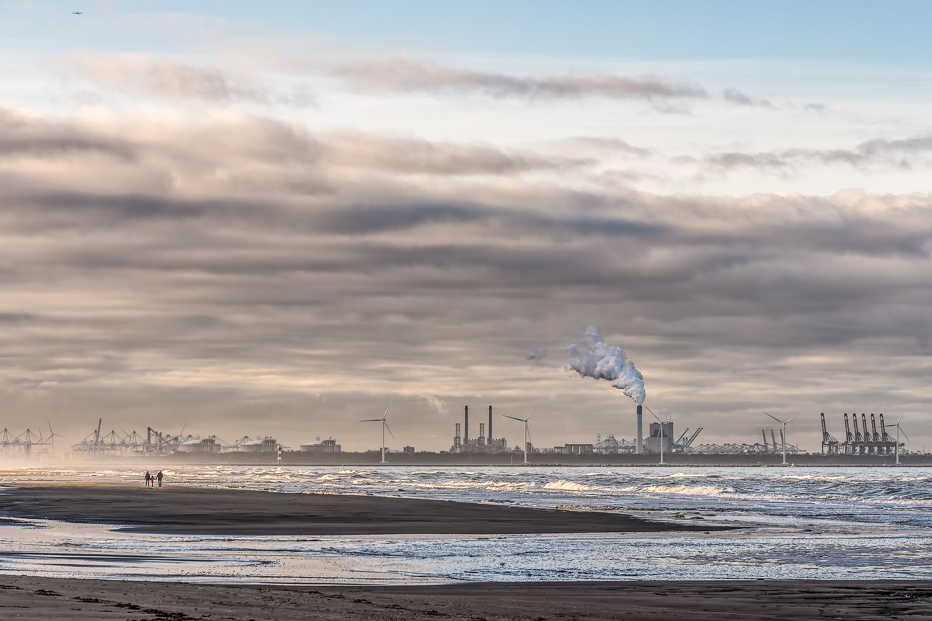 Global Greenhouse Gas Emissions Reached Record High in 2025 as Major Emitters Diverge